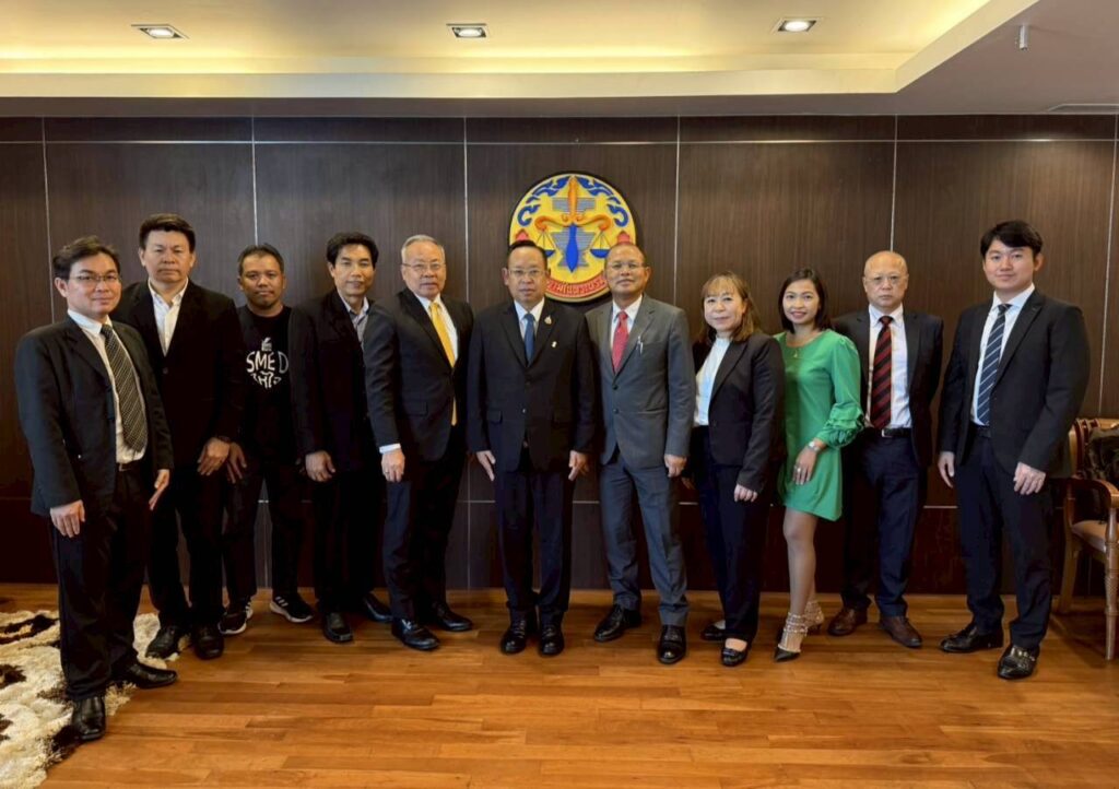 タイ王国弁護士協会にて会長を表敬訪問